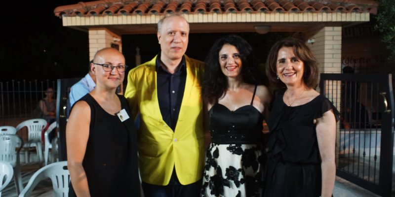 Il Pianista Giovanni Bellucci con lo staff dell'Accademia
