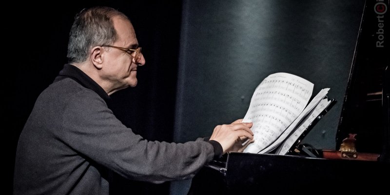 CONCERTI ORO - MALIBRAN JAZZ - ENRICO PIERANUNZI TRIO
- Enrico Pieranunzi pianoforte Luca Bulgarelli contrabbasso Alessandro Marzi batteria CONCERTI ORO - MALIBRAN JAZZ - ENRICO PIERANUNZI TRIO
- Enrico Pieranunzi pianoforte Luca Bulgarelli contrabbasso Alessandro Marzi batteria